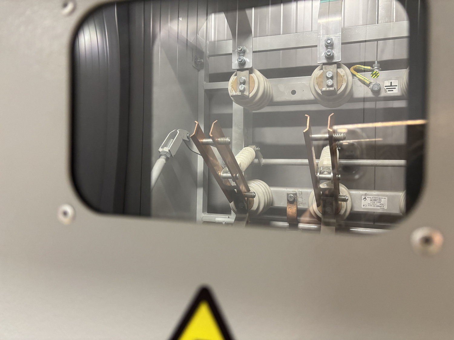 Очередной проект ООО «ЮУЭМЗ» готов к отгрузке: РУ 6 кВ в утепленном исполнении из сэндвич-панелей